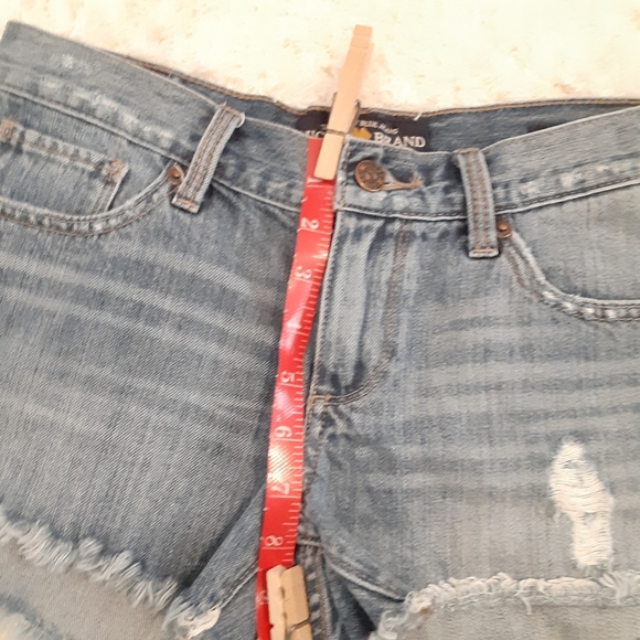 LUCKY BRAND "THE CUT OFF" JEAN SHORTS - Picture 5 of 6